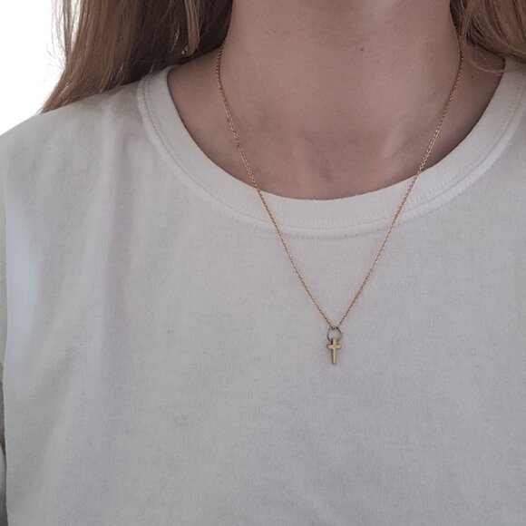 Tiny Gold Minimalist Vintage Cross Pendant Necklace - Picture 2 of 7